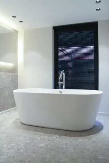 Acrylic Vs Porcelain Tub Which One, What Is The Best Material For An Alcove Bathtub