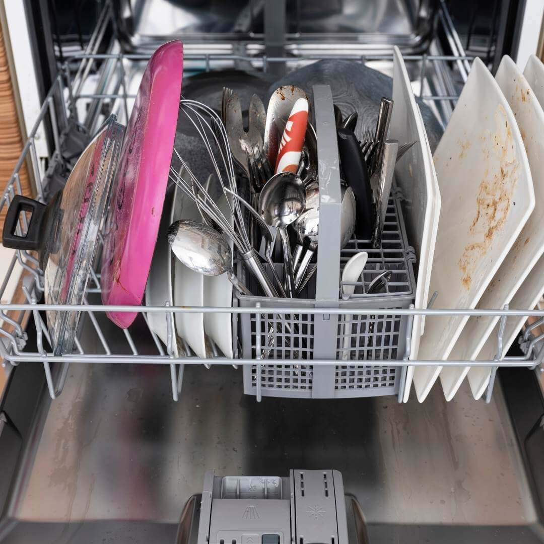 dirty_dishes_in_dishwasher.jpeg