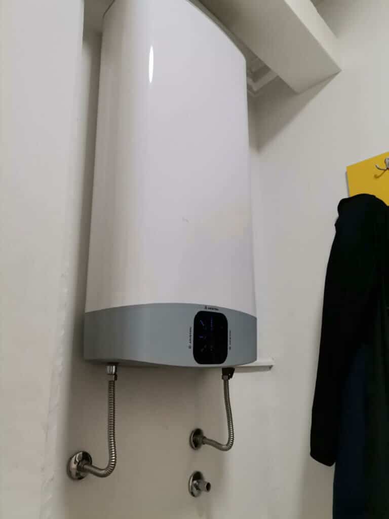 ariston_tankless_water_heater_going_cold.jpeg